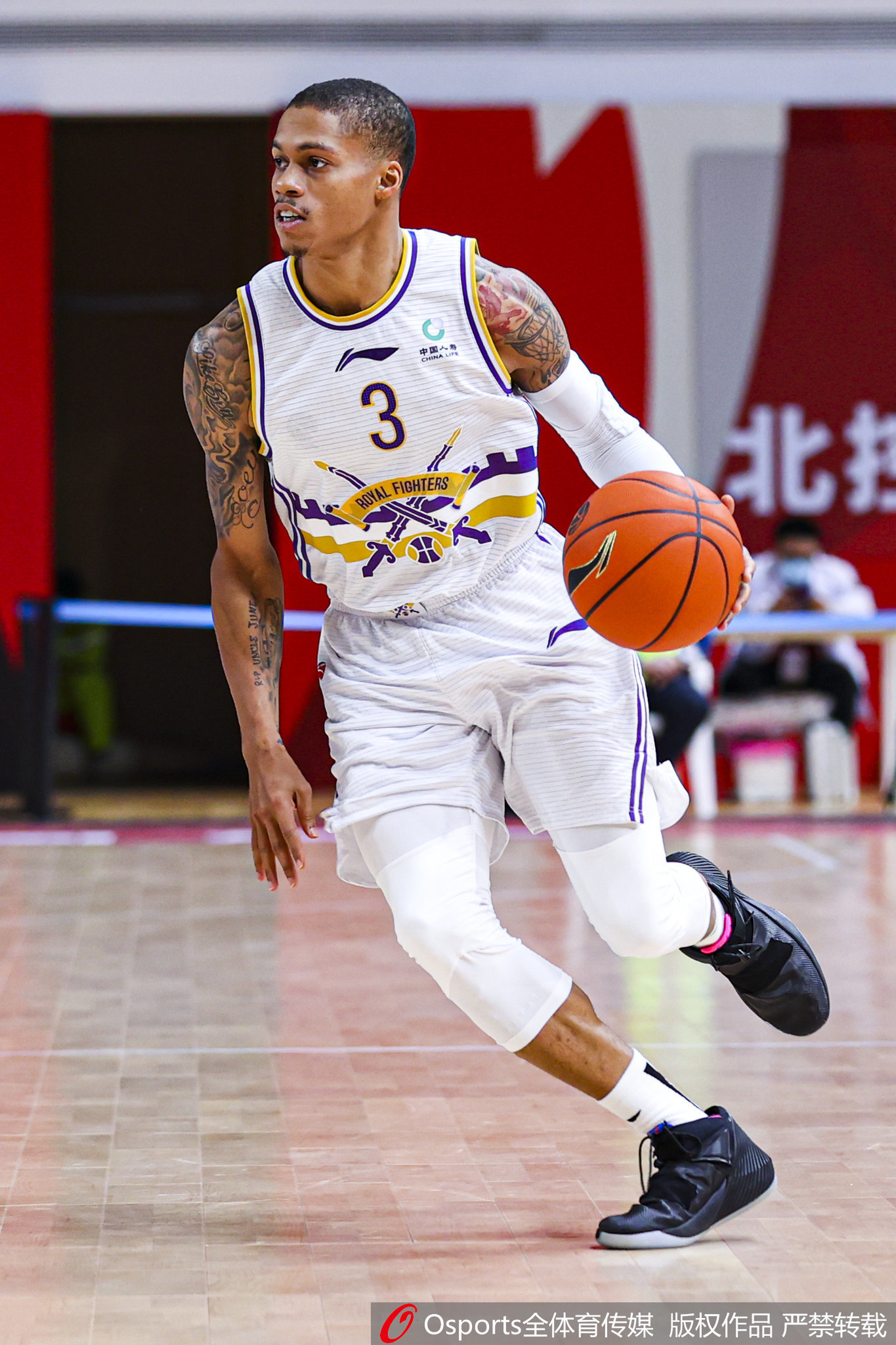 约瑟夫·杨32分 王少杰21分11篮板 北京紫禁勇士险胜四川五粮金樽