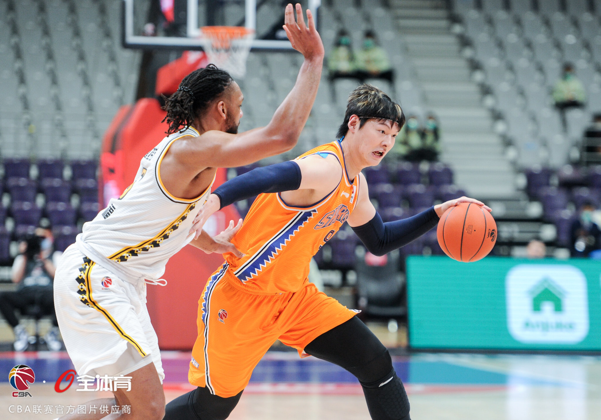 CBA常规赛第34轮：王哲林28分17篮板，上海久事95-101不敌浙江广厦控股