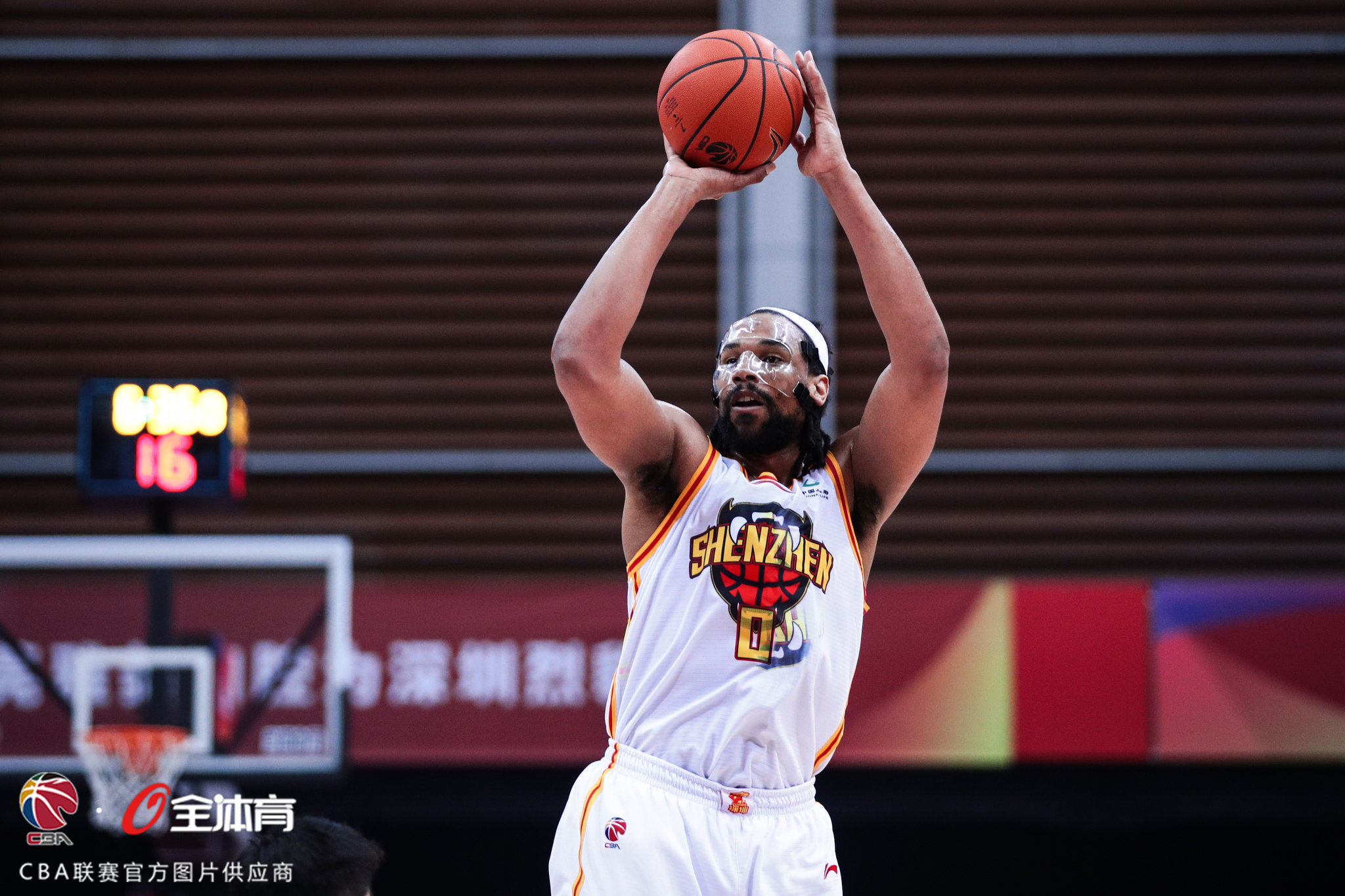 CBA常规赛第13轮：萨林杰27分，深圳马可波罗86-82战胜青岛国信水产